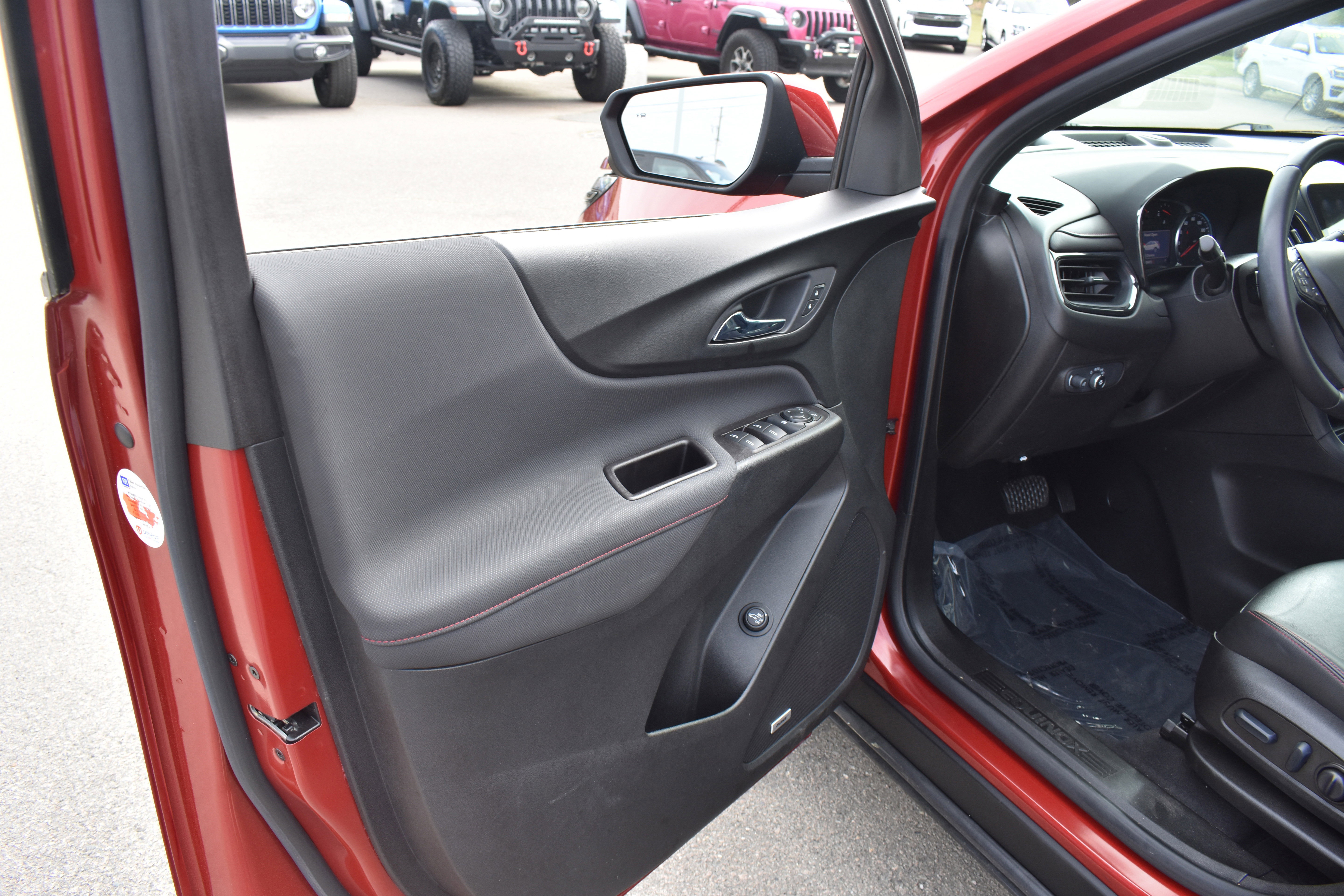 Used 2022 Chevrolet Equinox RS w/ RS Leather Package image 24
