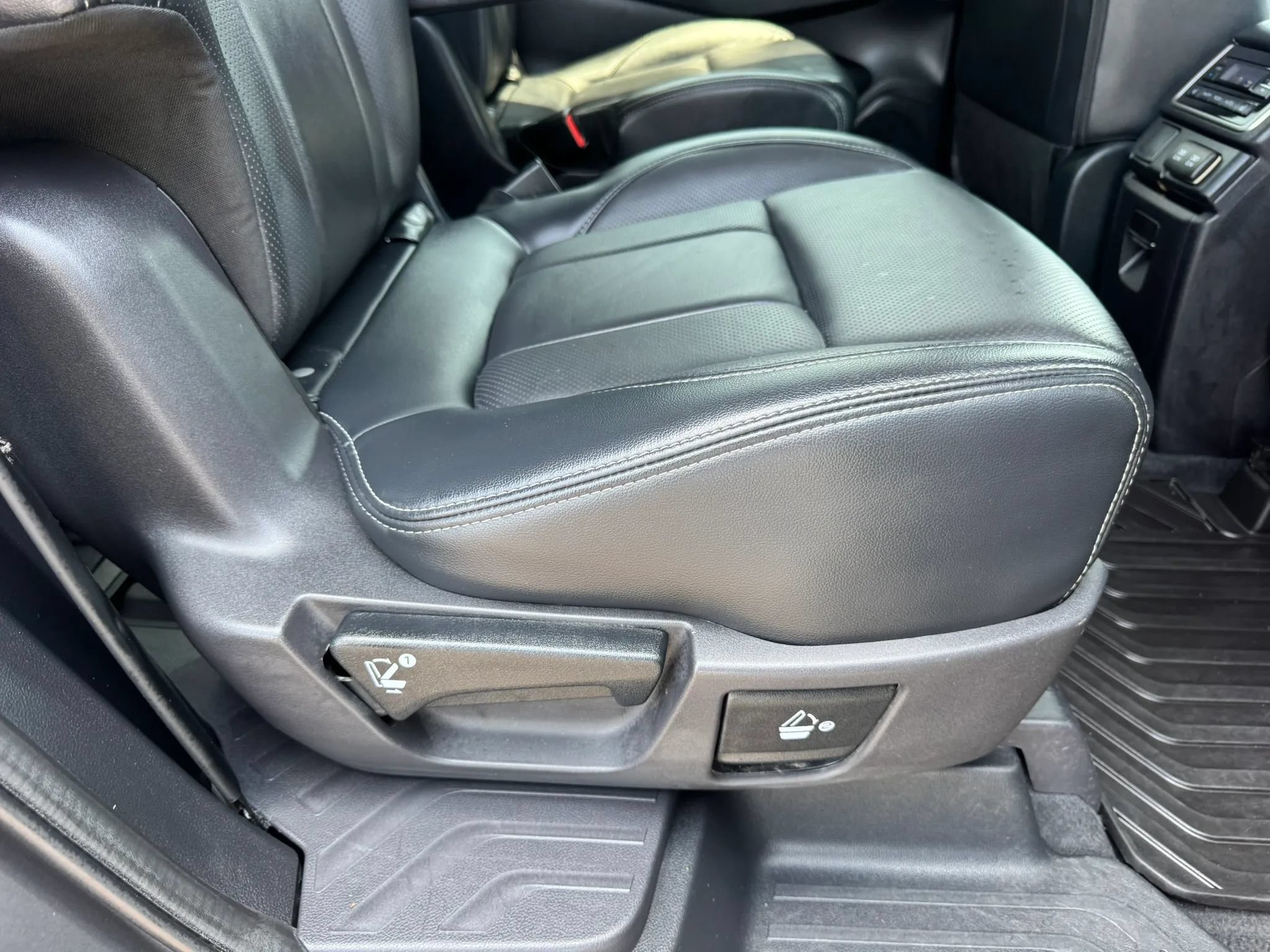 Used 2022 Subaru Ascent Limited AWD/4WD image 53