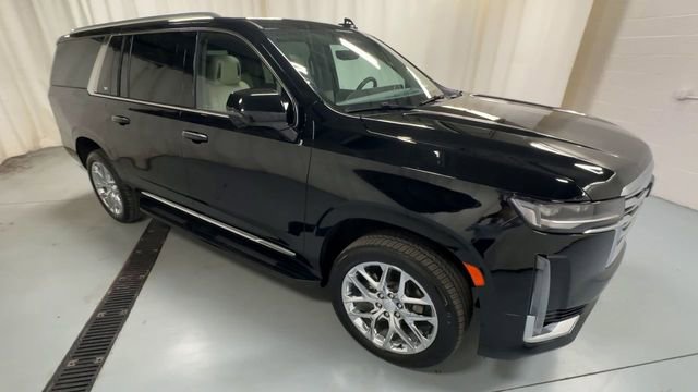 Used 2023 Cadillac Escalade ESV Premium Luxury Platinum image 2