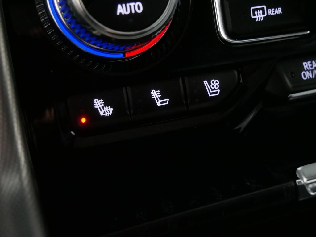 Used 2024 GMC Yukon XL Denali AWD/4WD image 30