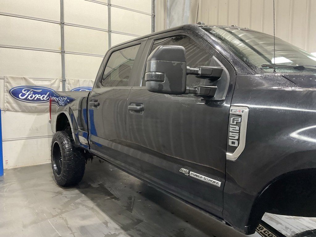 Used 2019 Ford F250 XL w/ STX Appearance Package image 4