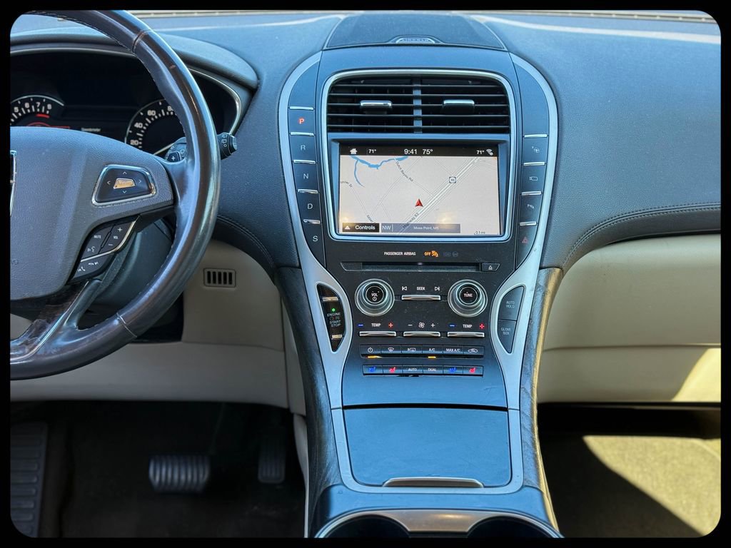 Used 2017 Lincoln MKX Reserve image 23