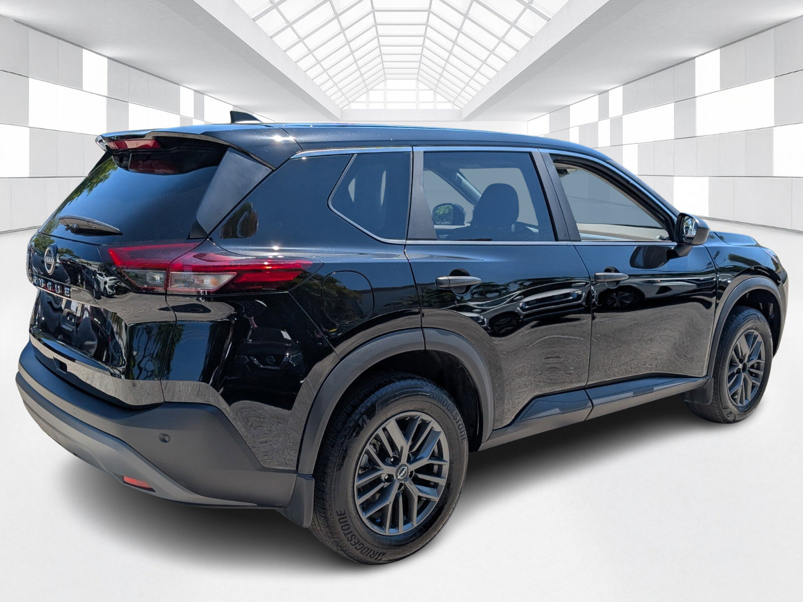 Used 2023 Nissan Rogue S FWD image 7