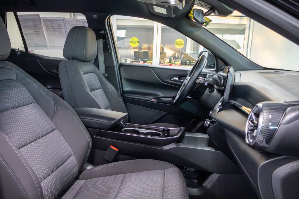 Used 2025 Chevrolet Equinox LT image 12