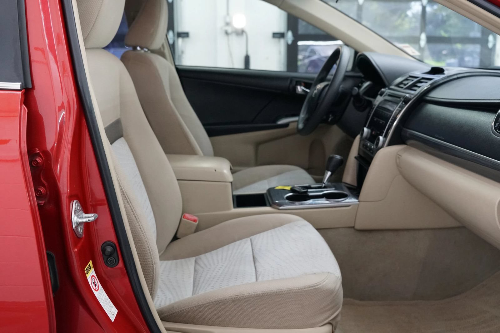 Used 2012 Toyota Camry LE w/ Preferred Accessory Pkg FWD image 32