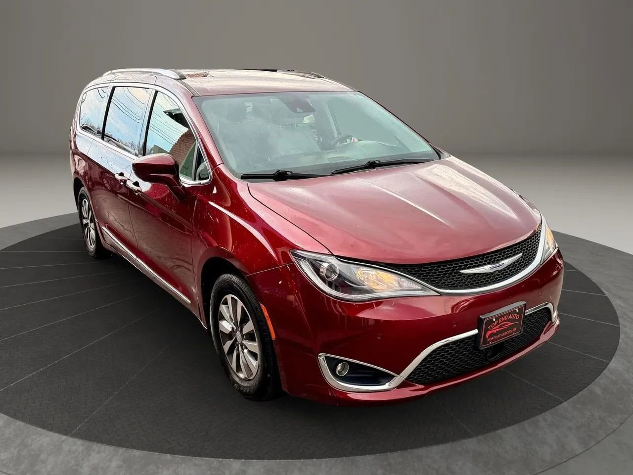 Used 2020 Chrysler Pacifica Touring-L Plus FWD image 3