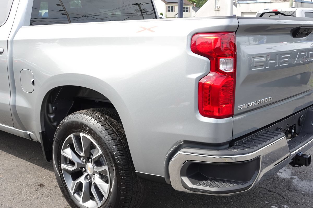 Used 2024 Chevrolet Silverado 1500 LT AWD/4WD image 9
