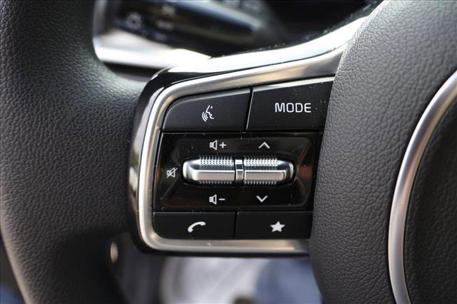Used 2025 Kia Sorento LX FWD image 14
