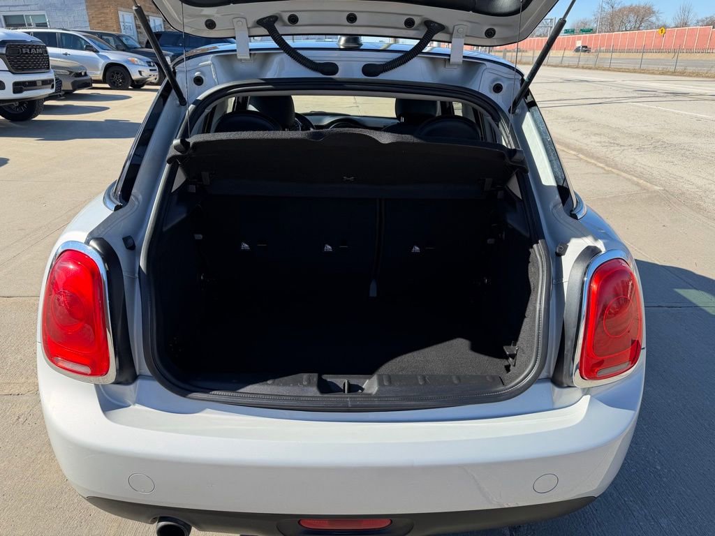 Used 2017 MINI Cooper 4-Door Hardtop image 15