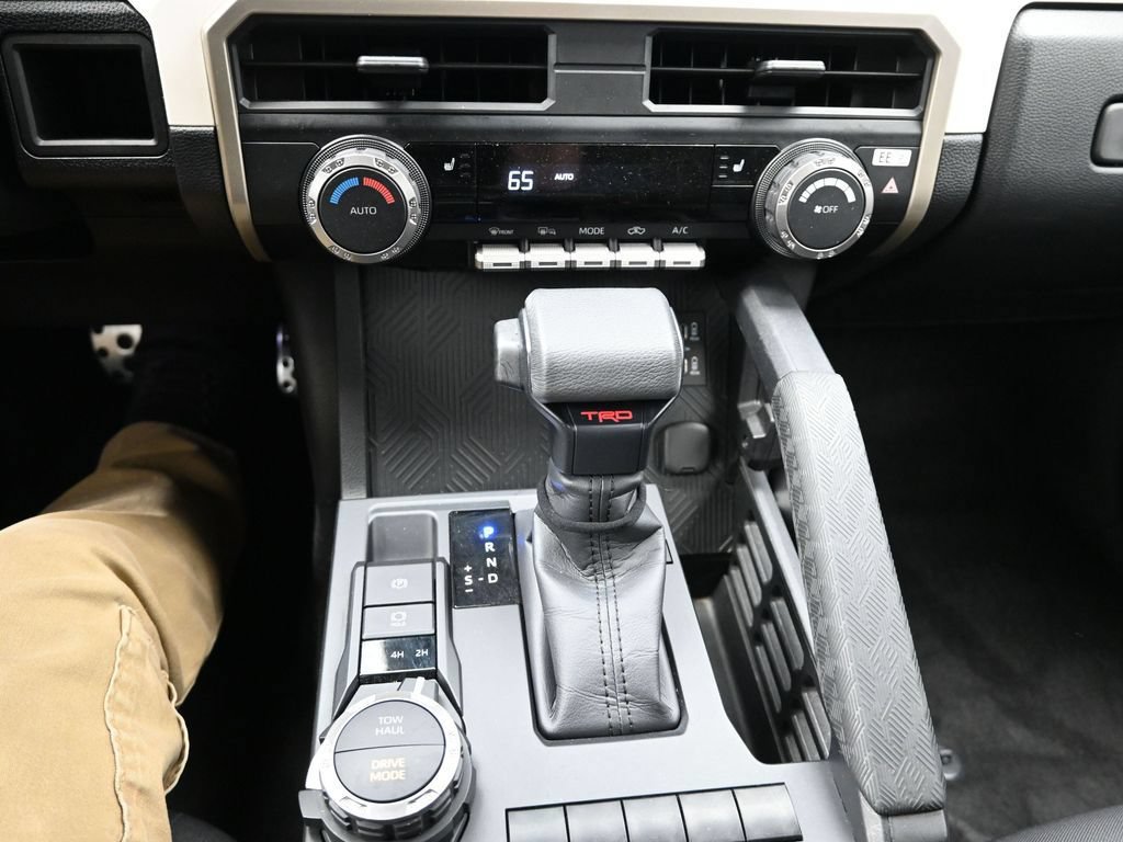 Used 2024 Toyota Tacoma TRD Sport AWD/4WD image 15