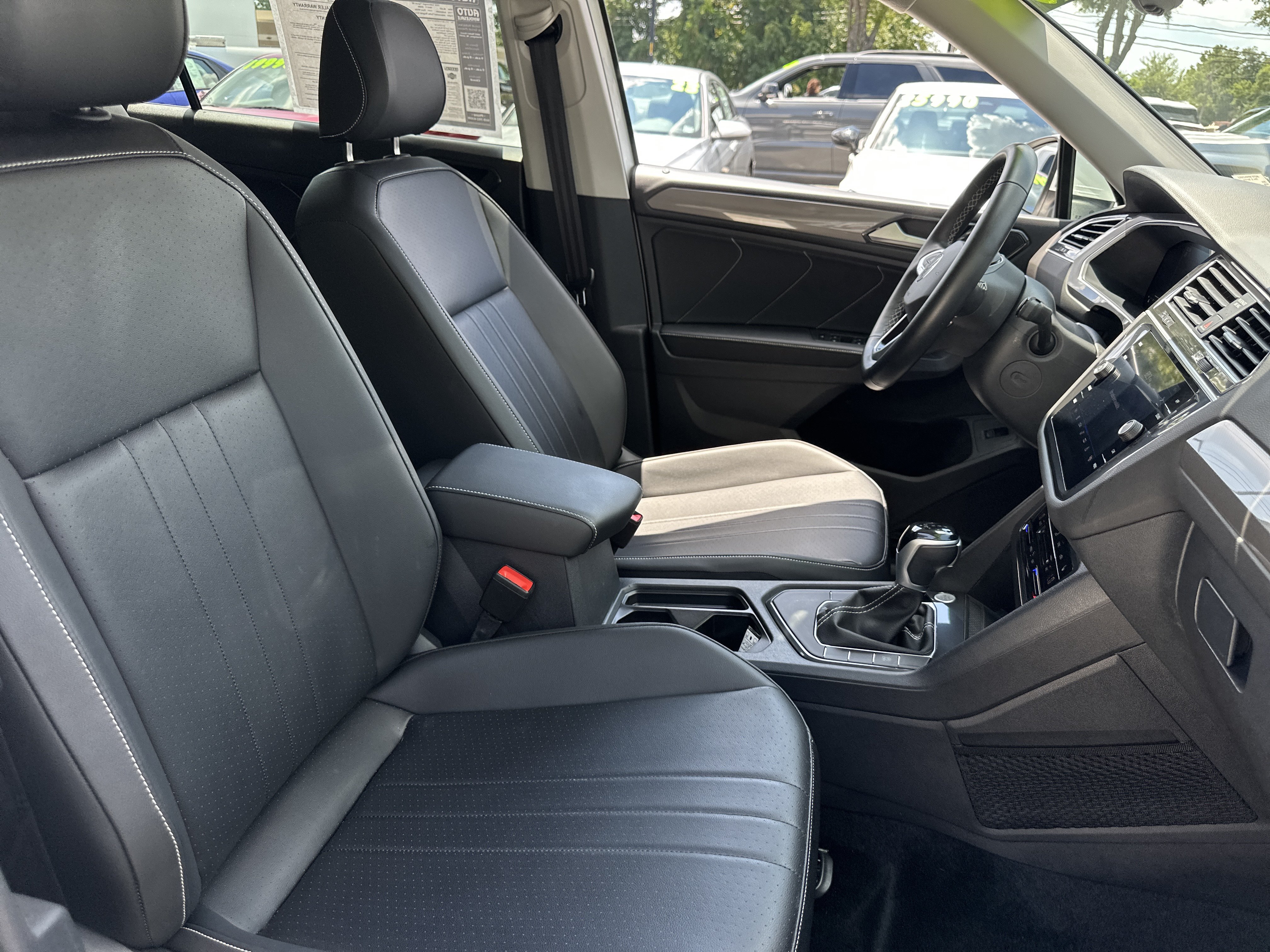 Used 2024 Volkswagen Tiguan SE FWD image 13
