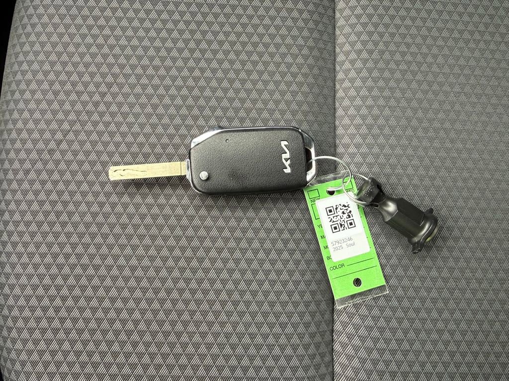 Certified 2025 Kia Soul LX FWD image 33