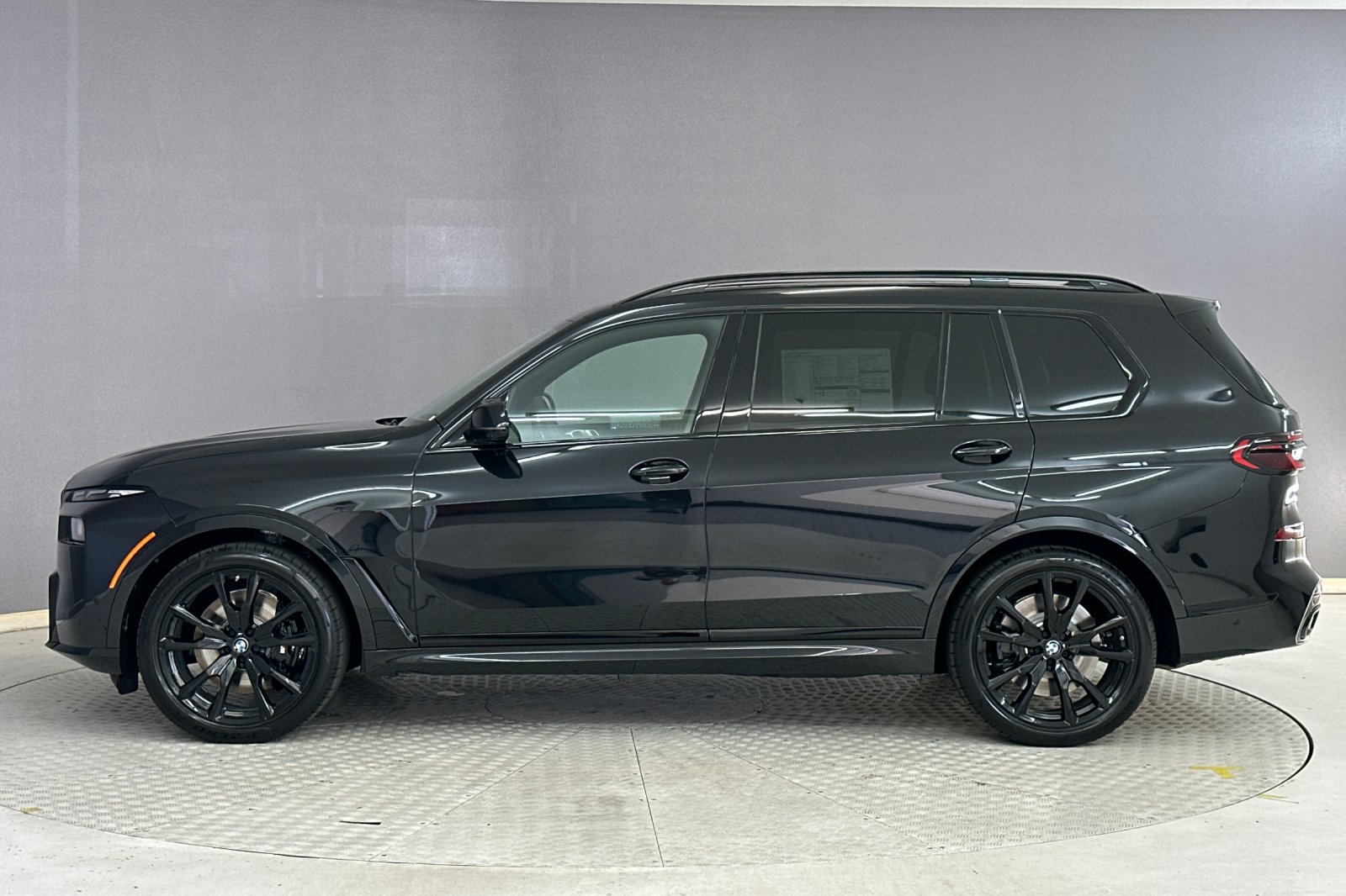 New 2026 BMW X7 M60i image 2