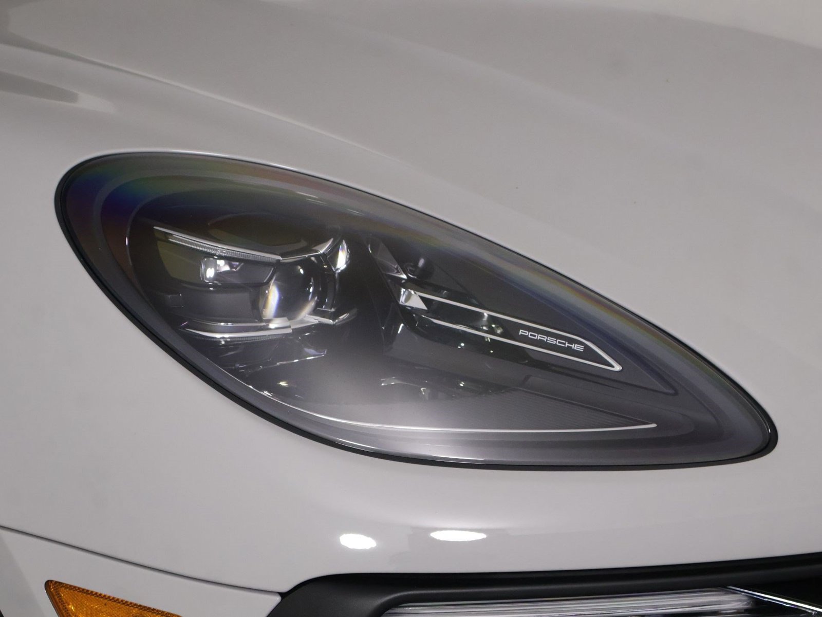Certified 2026 Porsche Macan Turbo AWD/4WD image 28