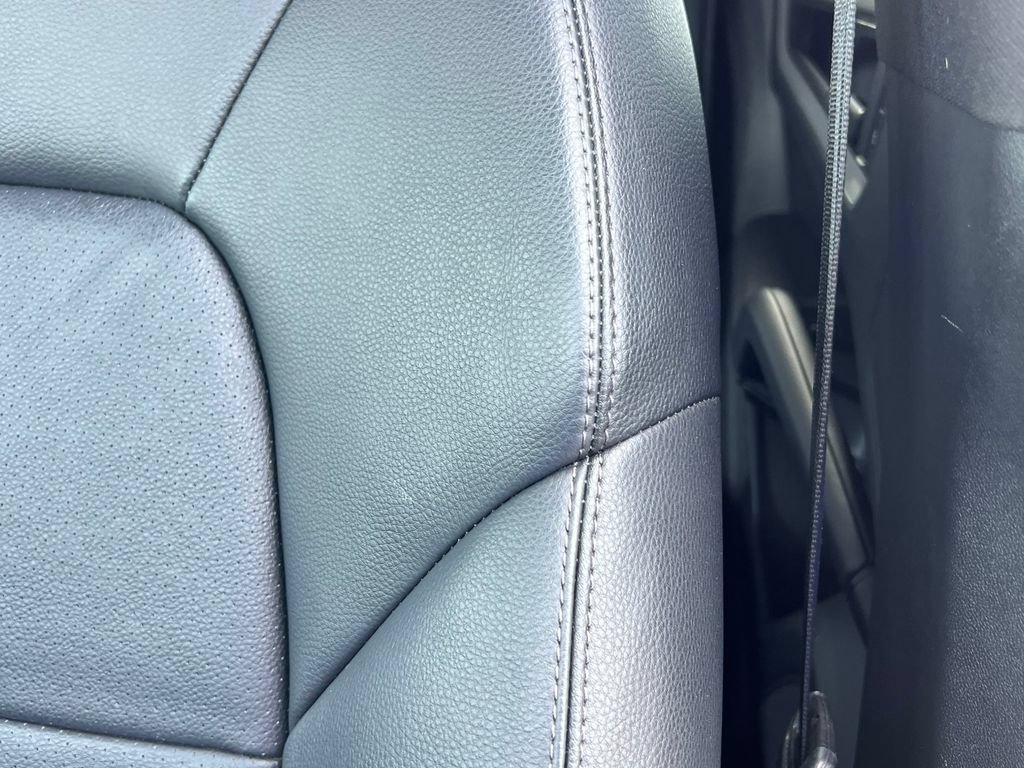 Used 2025 Porsche Cayenne AWD/4WD image 13