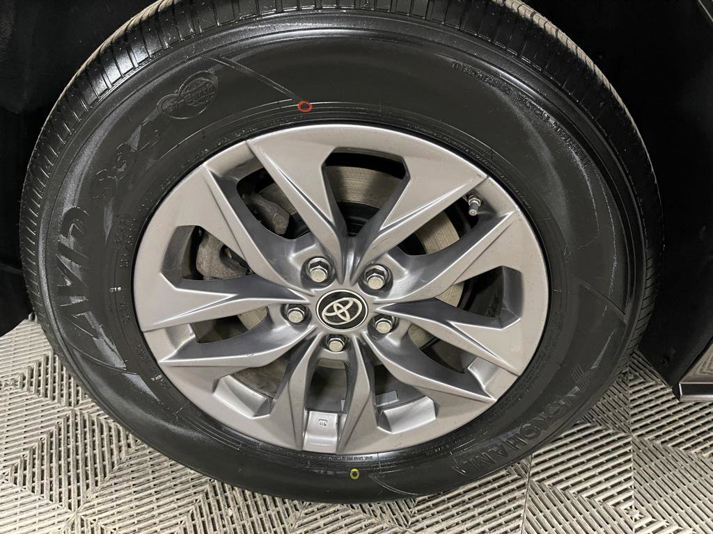 Used 2024 Toyota Sienna LE image 13