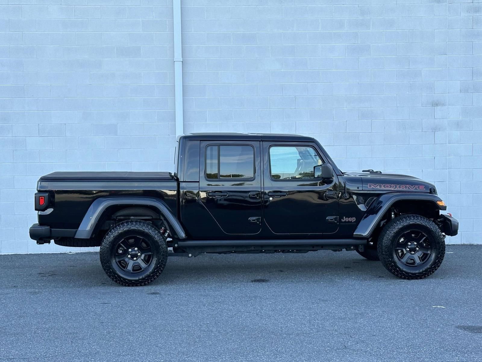 Used 2023 Jeep Gladiator Mojave w/ Cold Weather Group image 6