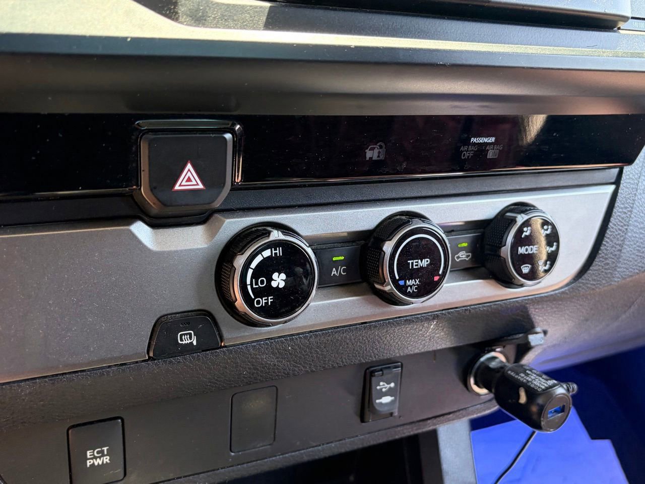 Used 2016 Toyota Tacoma SR RWD image 12