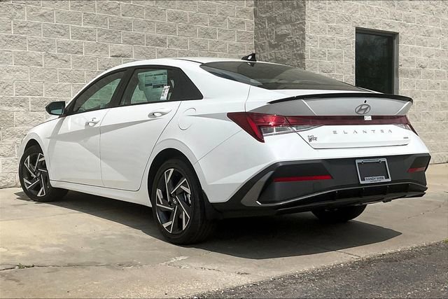 New 2025 Hyundai Elantra SEL image 3