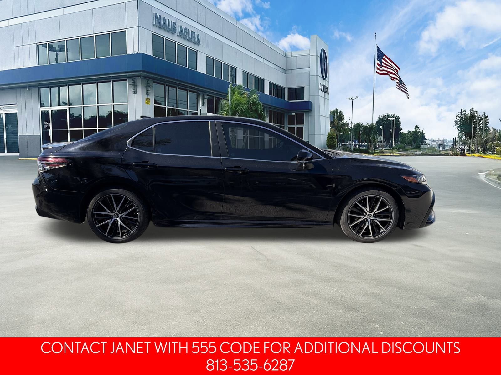 Used 2021 Toyota Camry SE w/ Convenience Package image 3