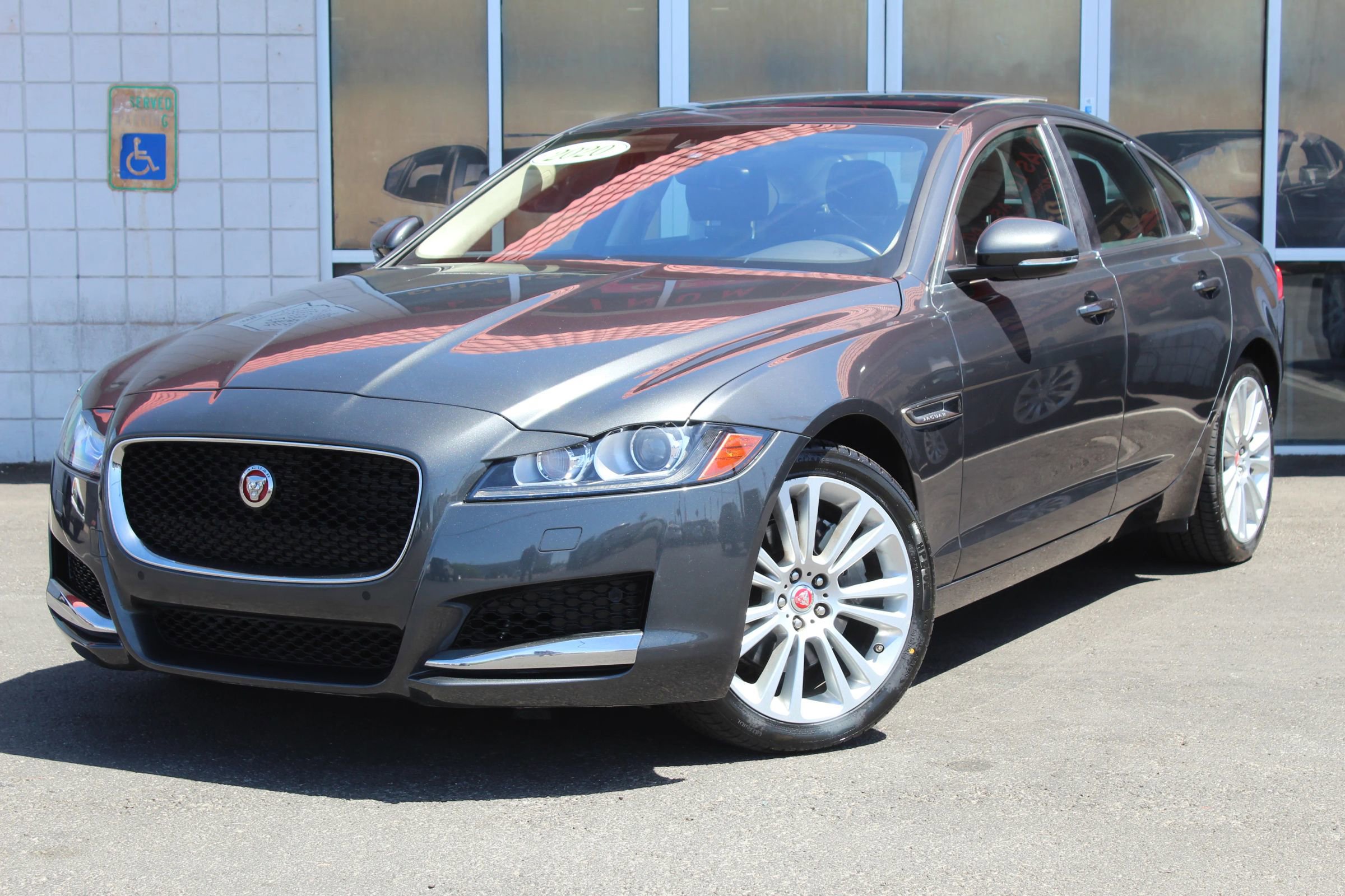 Used 2020 Jaguar XF Premium image 3
