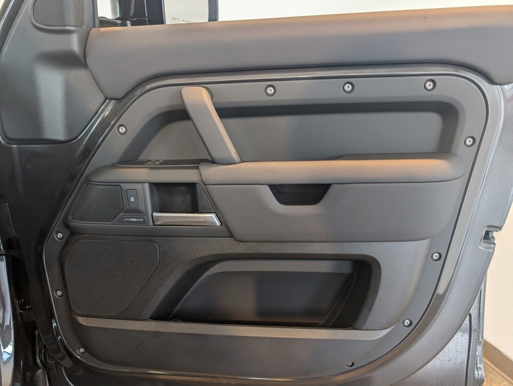 New 2025 Land Rover Defender 110 S image 31