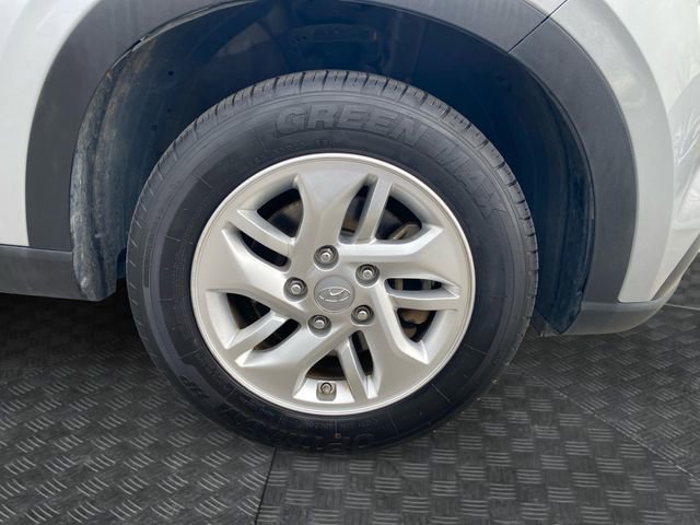 Used 2020 Hyundai Venue SEL image 32