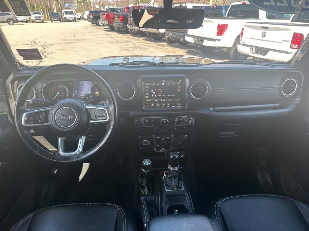 Used 2022 Jeep Wrangler Unlimited Sahara w/ Cold Weather Group AWD/4WD image 16