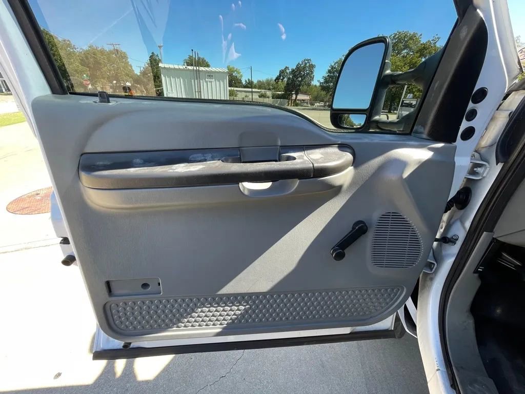 Used 2005 Ford F450 2WD Crew Cab Super Duty image 9