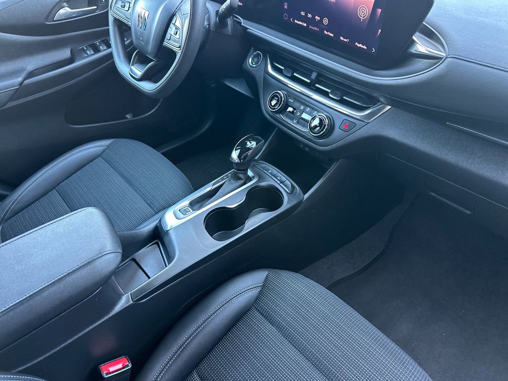 Used 2025 Buick Envista Preferred image 17