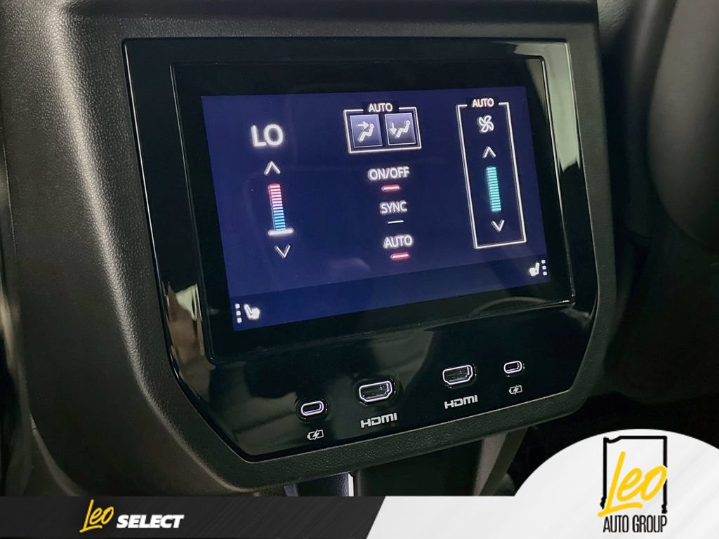 Used 2025 GMC Yukon Denali Ultimate AWD/4WD image 31