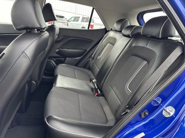 Used 2022 Hyundai Venue Limited image 11