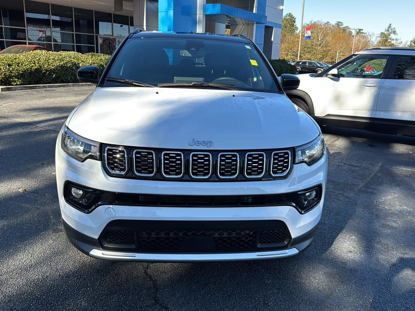 Used 2025 Jeep Compass Limited image 7