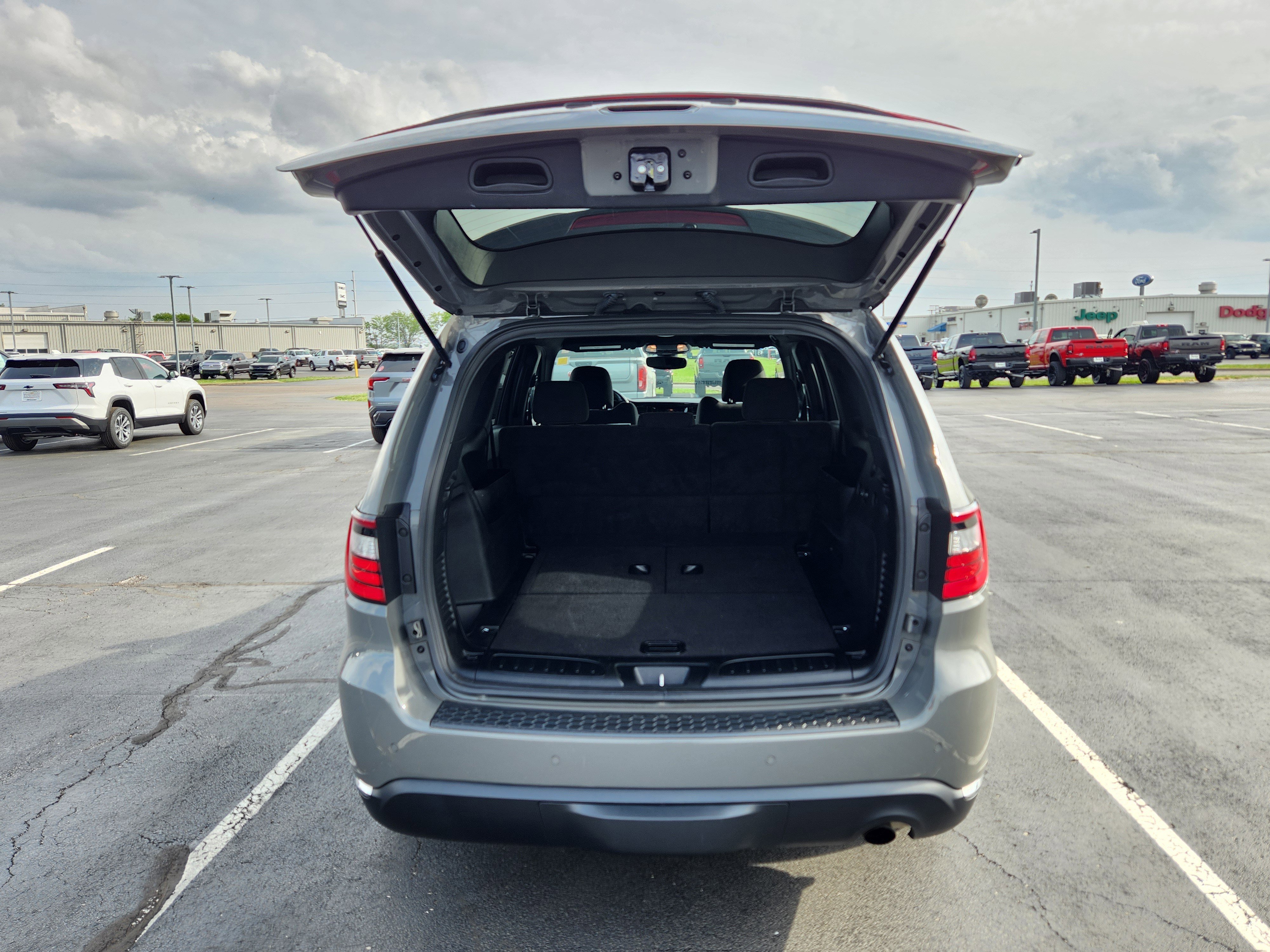Used 2023 Dodge Durango AWD image 9