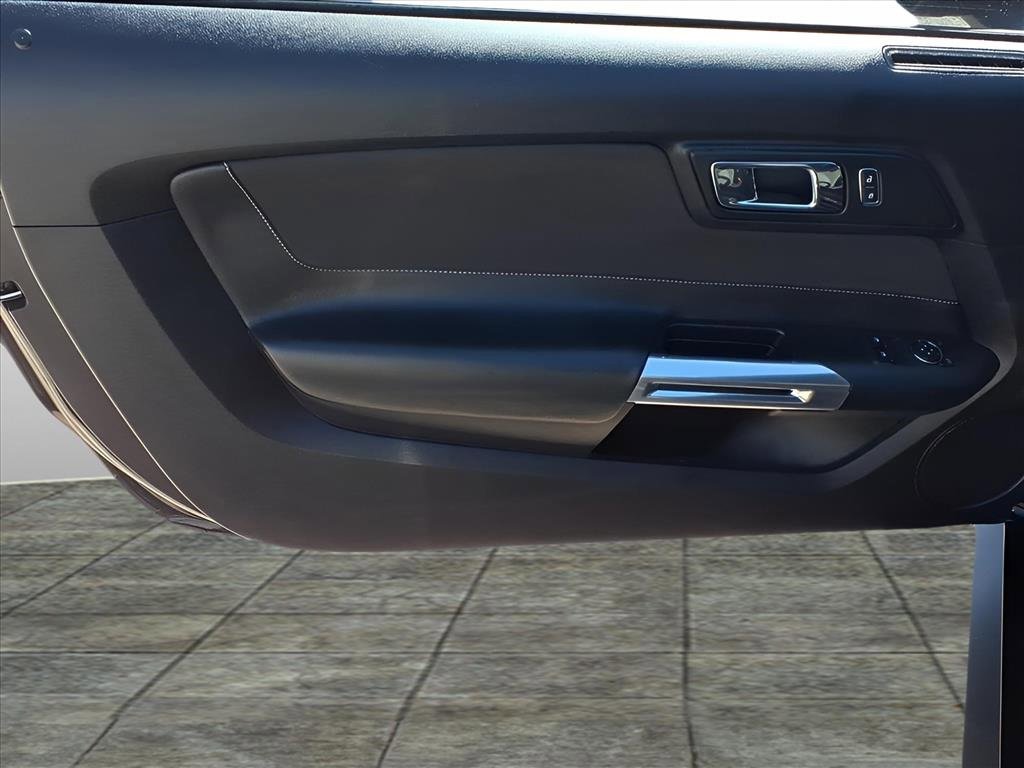 Used 2017 Ford Mustang Coupe image 10