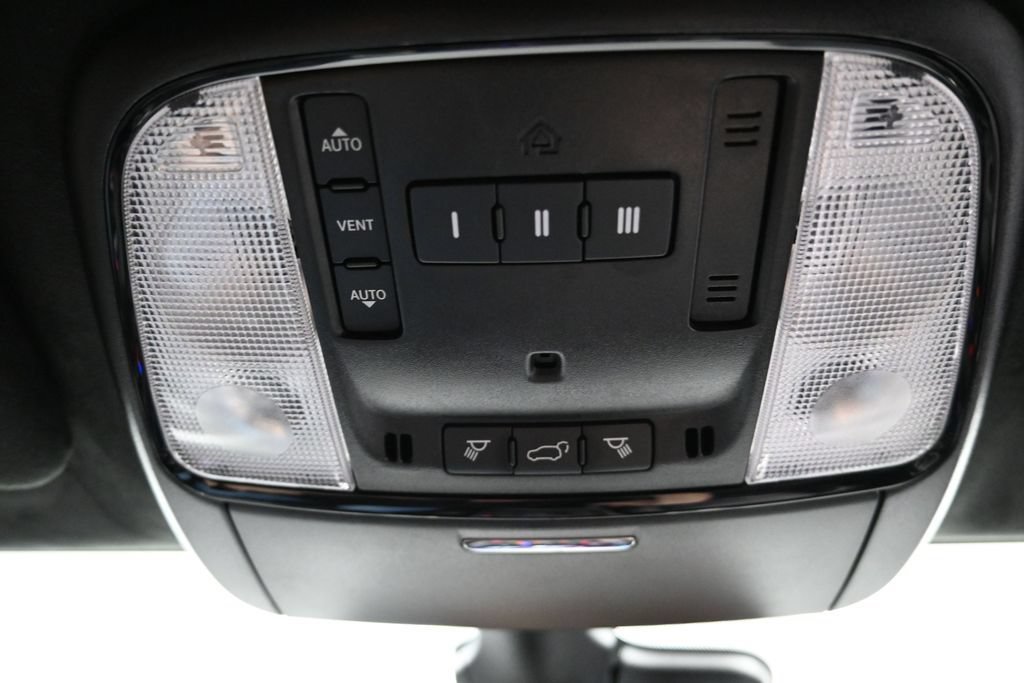 Used 2023 Dodge Durango R/T w/ Tow 'N Go Group AWD/4WD image 44