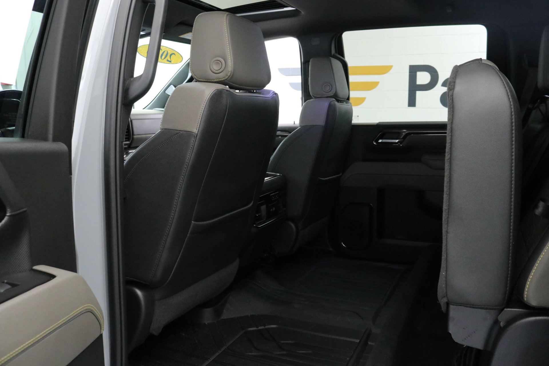 Used 2025 Chevrolet Silverado 2500 ZR2 w/ Technology Package image 26