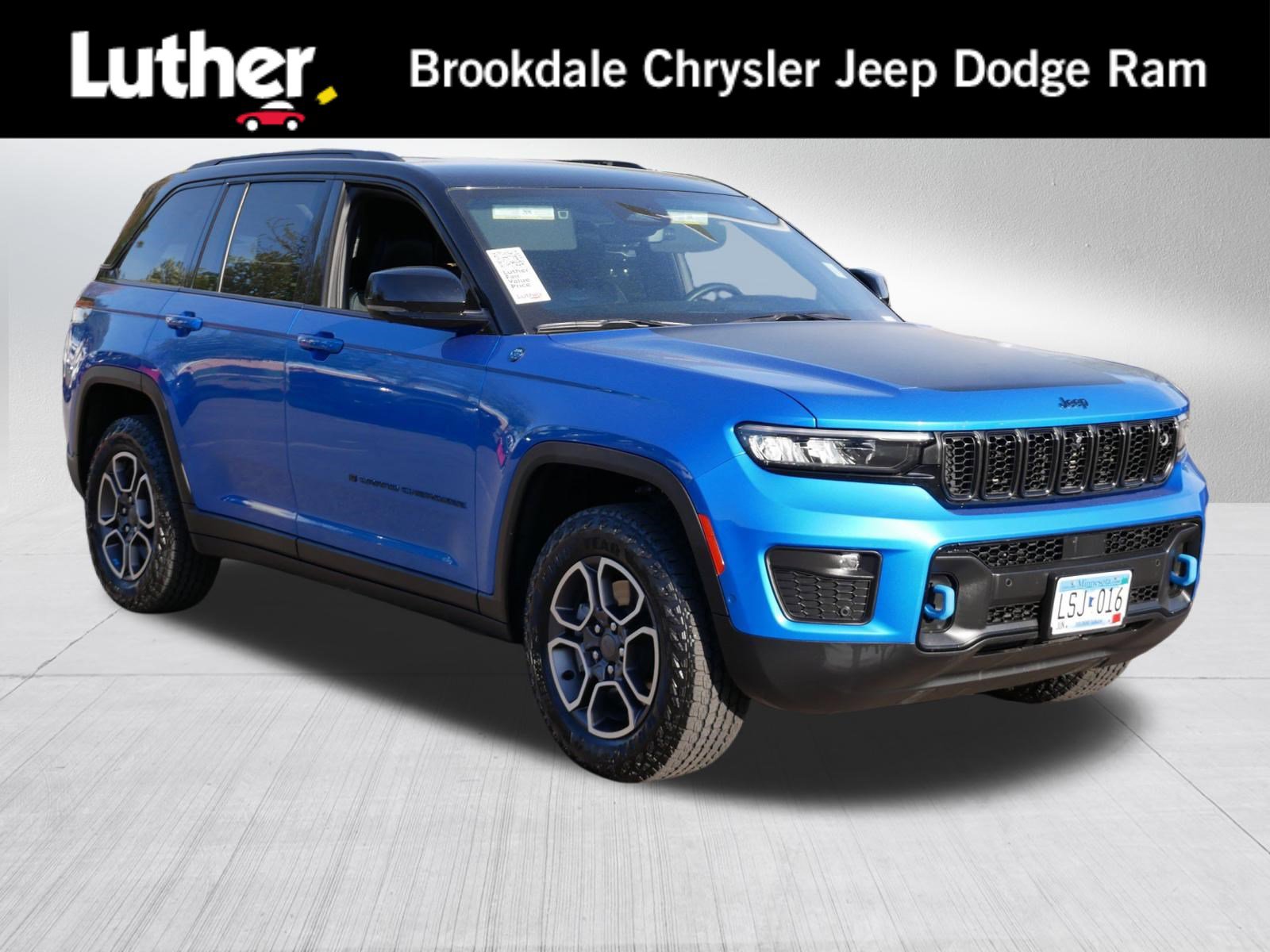 Used 2023 Jeep Grand Cherokee Trailhawk w/ Advanced Protech Group II