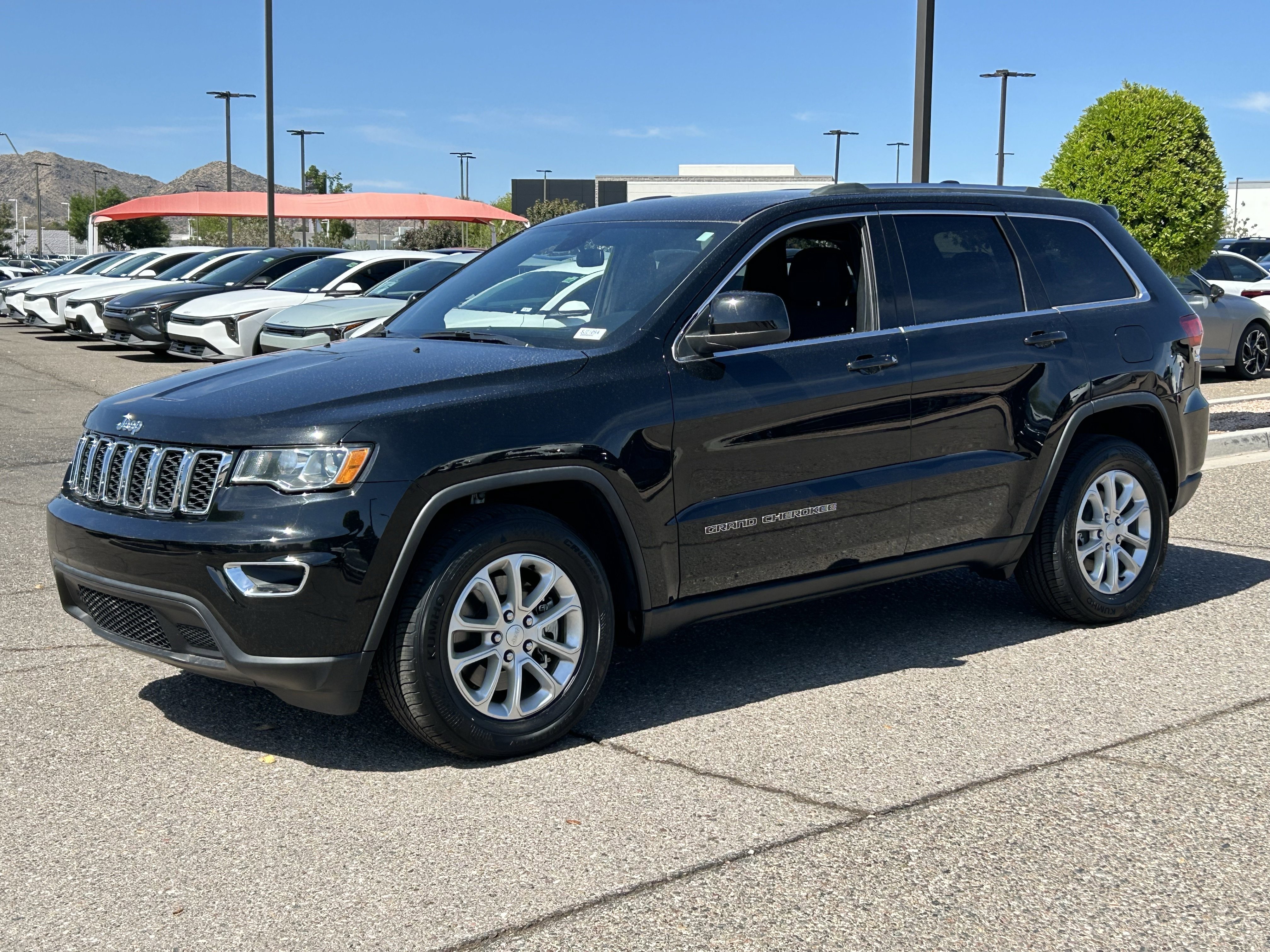 Certified 2021 Jeep Grand Cherokee Laredo image 2
