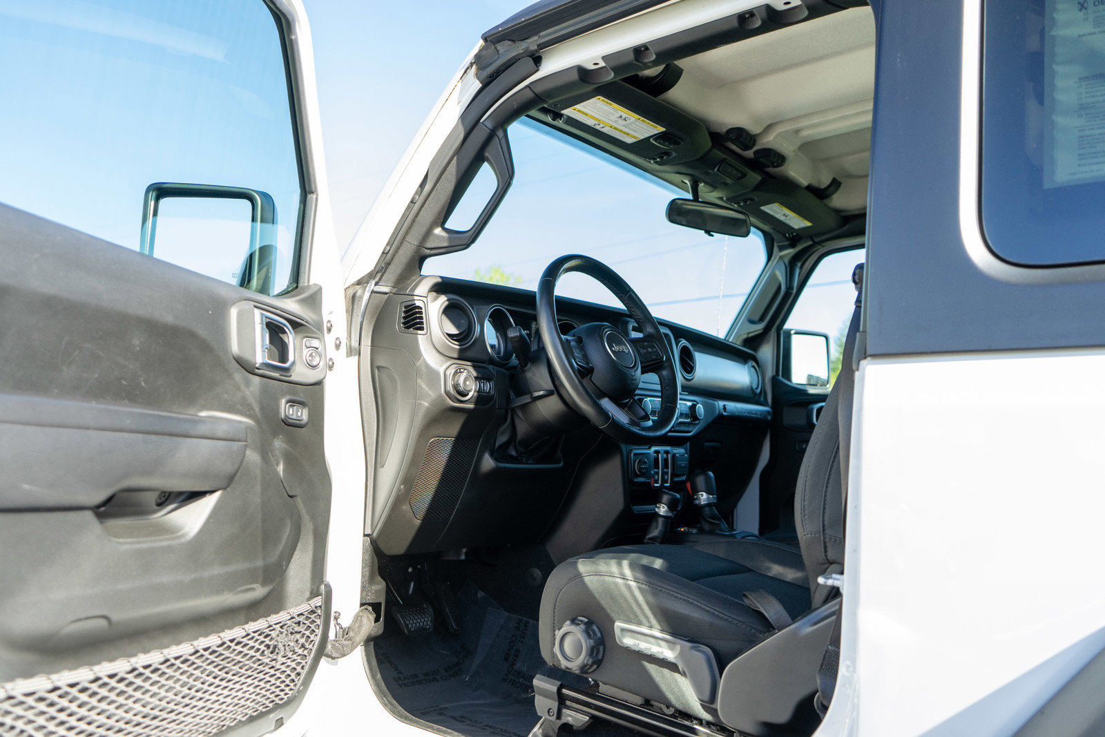 Used 2022 Jeep Wrangler Willys AWD/4WD image 13