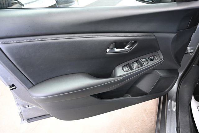 Used 2024 Nissan Sentra SV FWD image 25