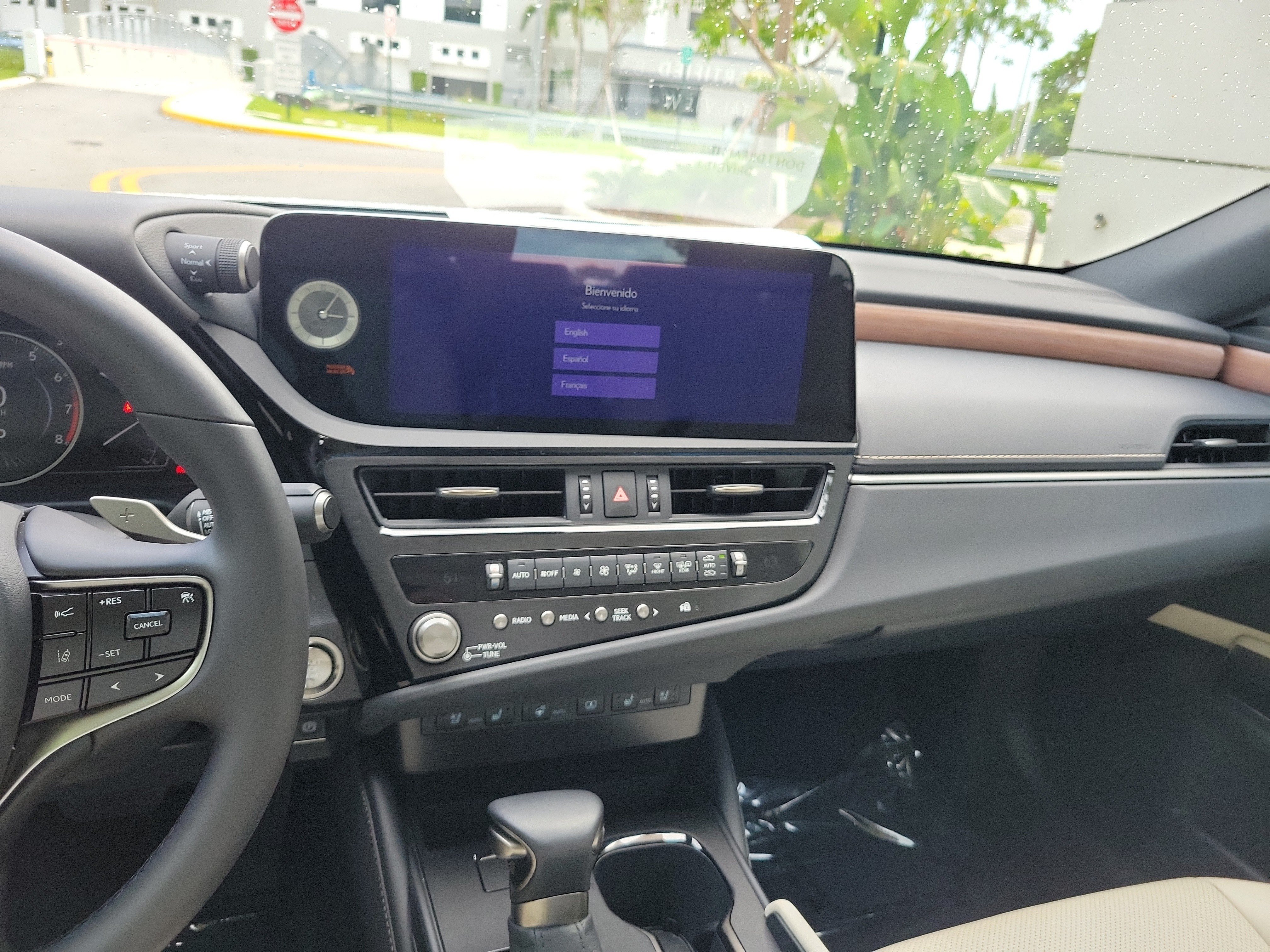 Used 2025 Lexus ES 350 w/ Premium Package FWD image 16