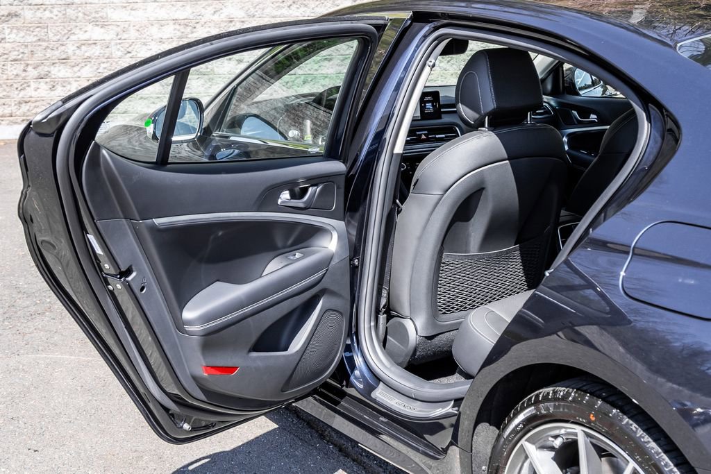 Used 2026 Genesis G70 2.5T image 19