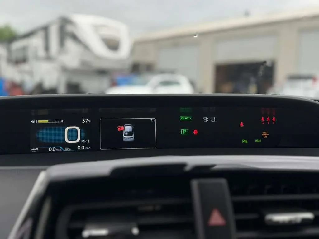 Used 2020 Toyota Prius XLE w/ Preferred Accessory Package image 26