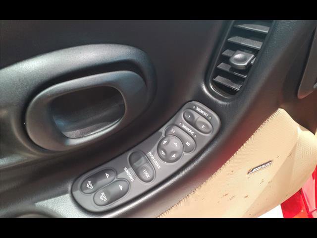 Used 2000 Chevrolet Corvette Base w/ Performance Handling Pkg image 29