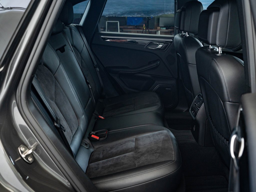 Used 2017 Porsche Macan image 37