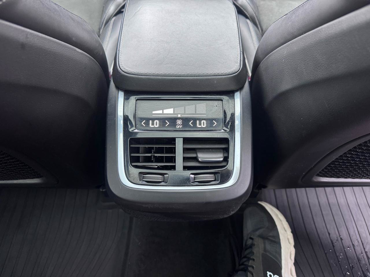 Used 2016 Volvo XC90 T6 R-Design w/ Protection Package AWD/4WD image 13