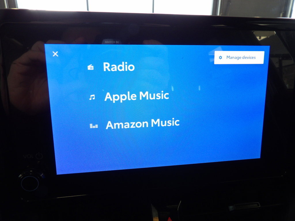 Used 2025 Toyota Corolla Cross LE image 34