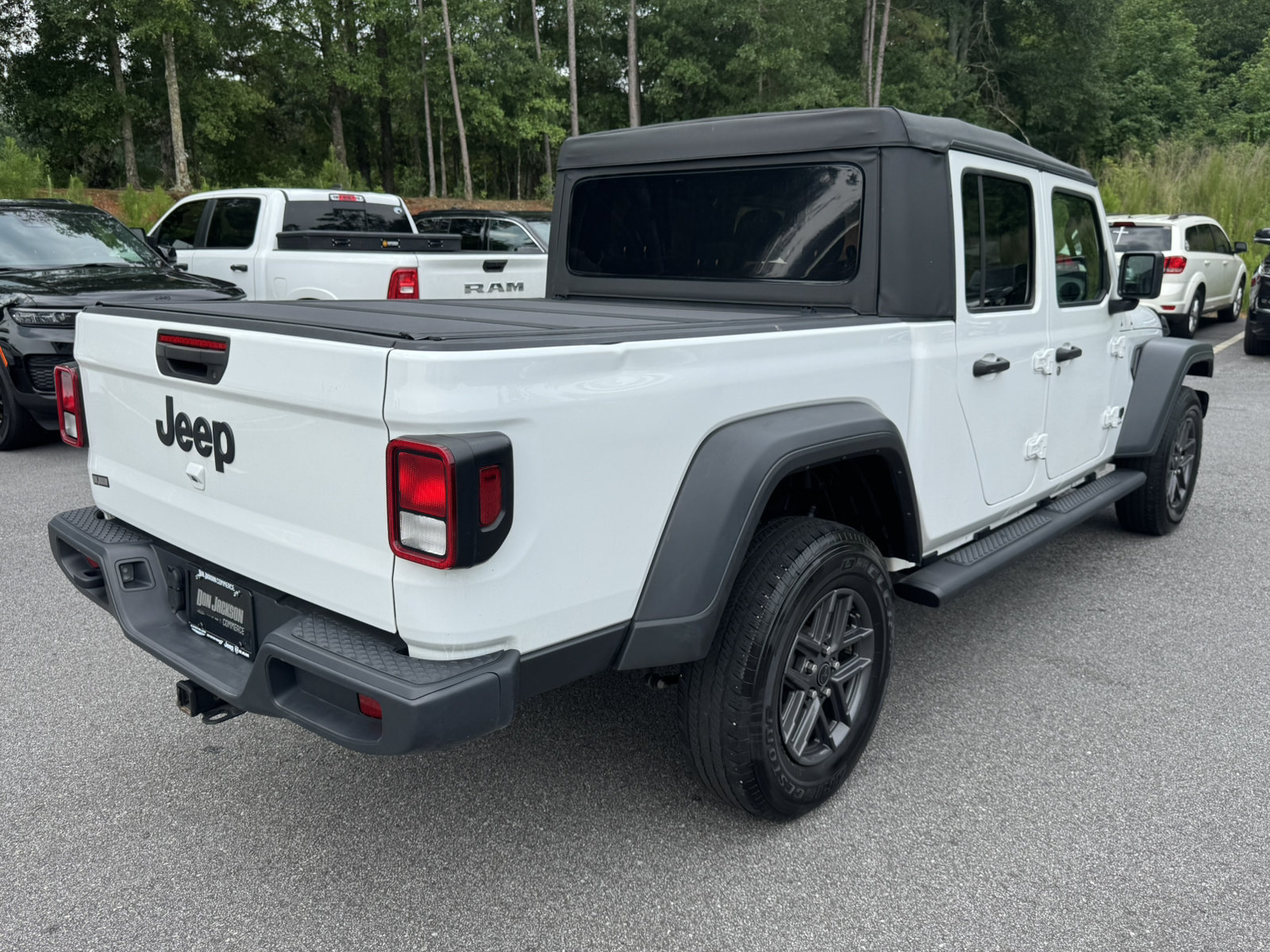 Used 2025 Jeep Gladiator Sport AWD/4WD image 5