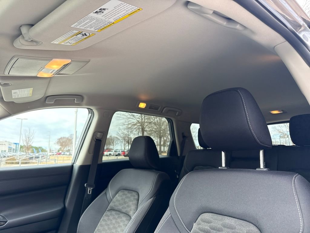 Used 2024 Nissan Pathfinder S image 22